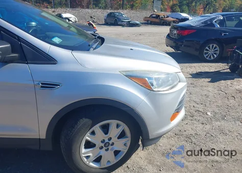 2015 Ford Escape S из США, поврежденный, VIN 1FMCU0F77FUC52945